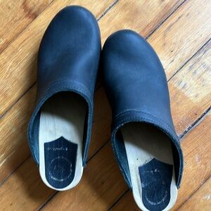 No. 6 clogs, Black, barely worn, 11